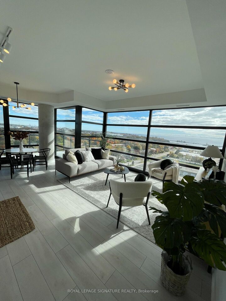 Property Photo:  1606 Charles Street E 1404  ON L1N 0P1 