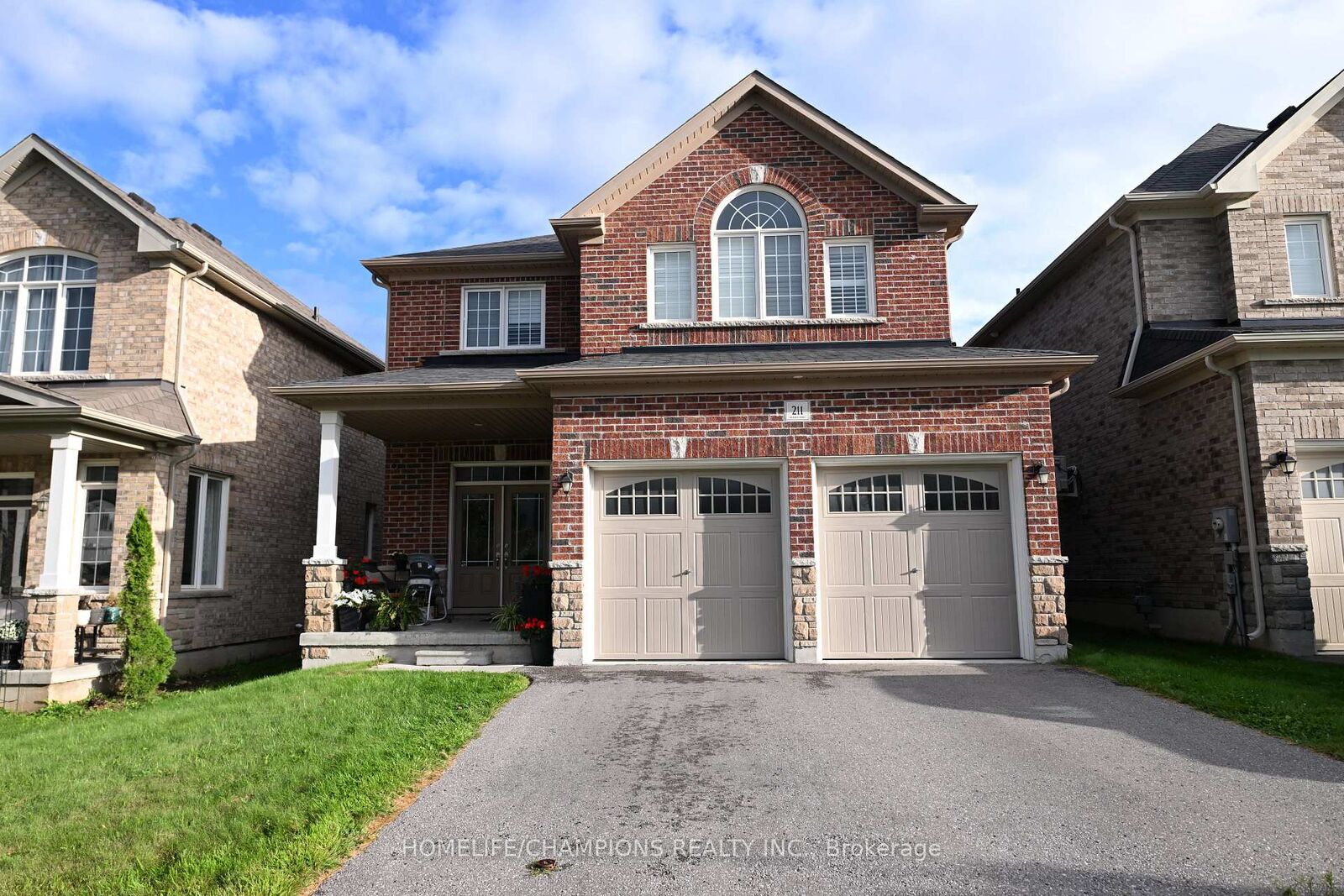 Property Photo:  211 Northglen Boulevard  ON L1C 0T9 