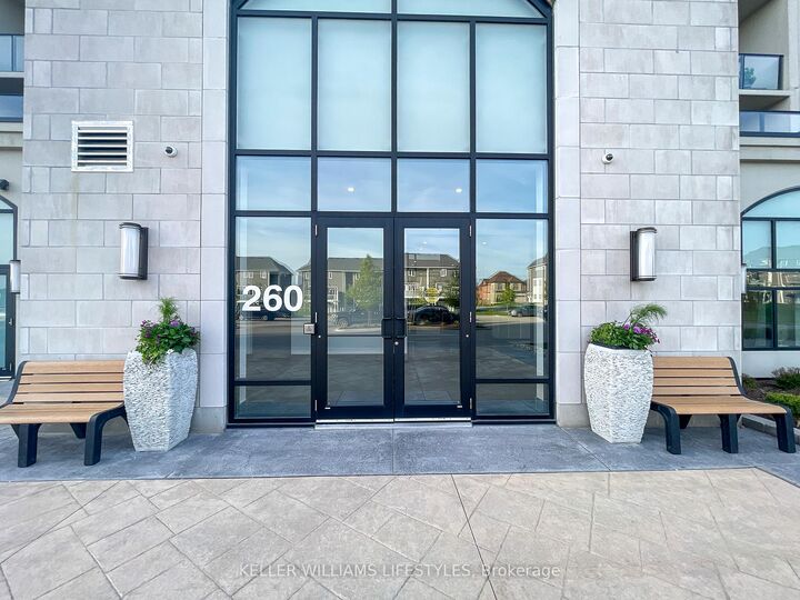 Property Photo:  260 Village Walk Boulevard 512  ON N6G 0W6 