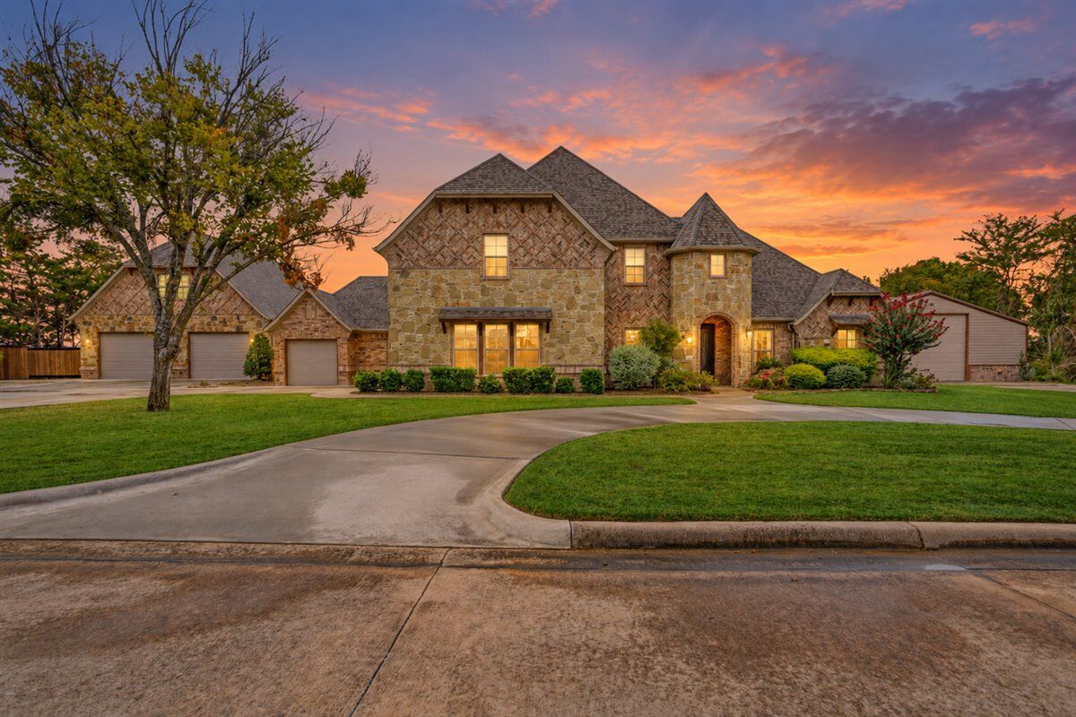 Property Photo:  3307 Castle Court  OK 74701 