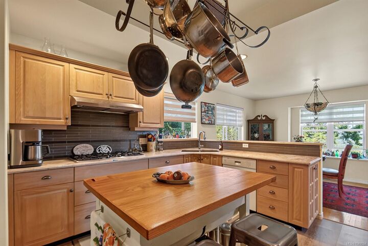 Property Photo:  6089 Chippewa Rd  BC V9L 5P5 