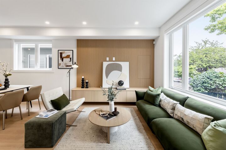 Property Photo:  3268 E 18 Avenue 2  BC V5M 2R7 