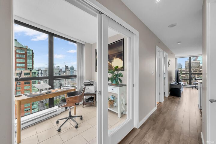 Property Photo:  938 Smithe Street 23xx  BC V6Z 3H8 