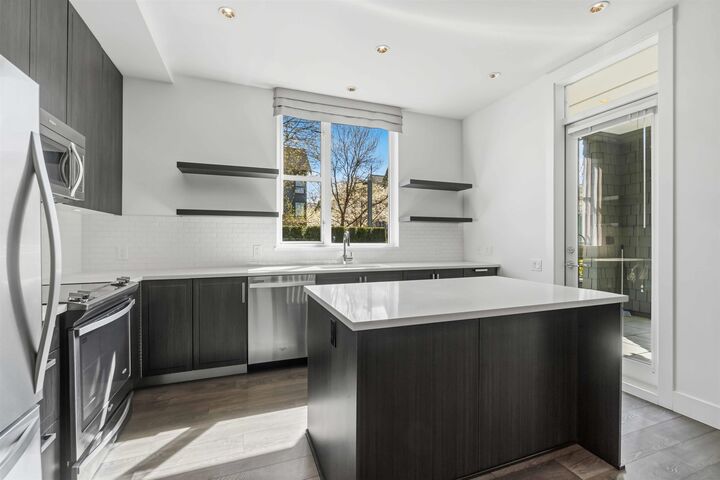 Property Photo: 550 Seaborne Place 109 BC V3B 0L3