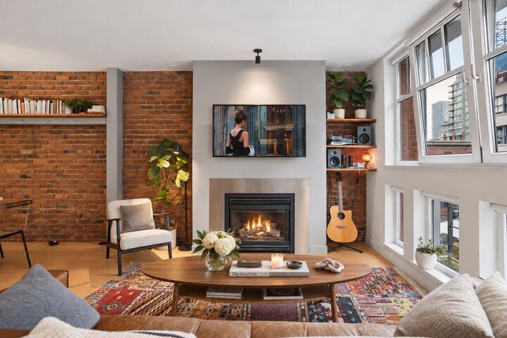 Property Photo:  1072 Hamilton Street 401  BC V6B 2R9 
