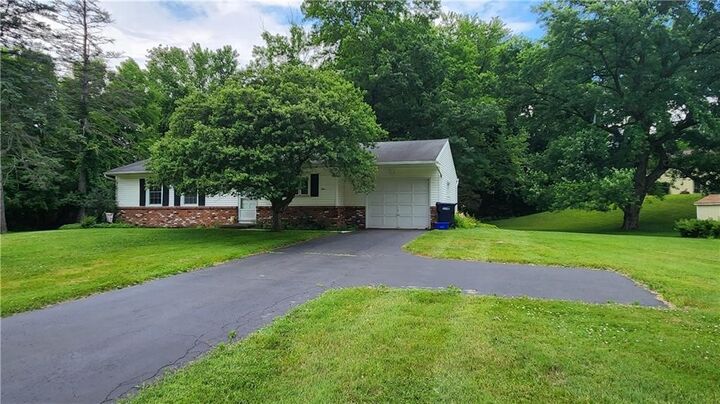 Property Photo:  4 Brook Hollow  NY 14534 