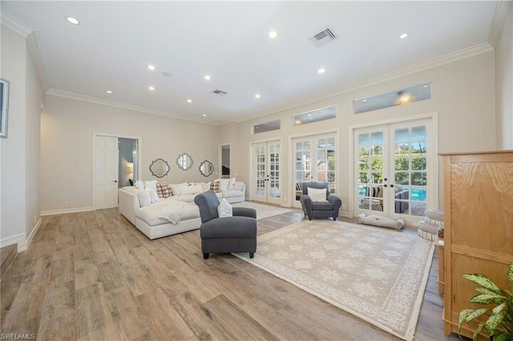 Property Photo:  8137 Ronda Ct  FL 34109 