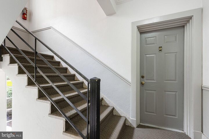 Property Photo:  1804 W Abingdon Drive 101  VA 22314 