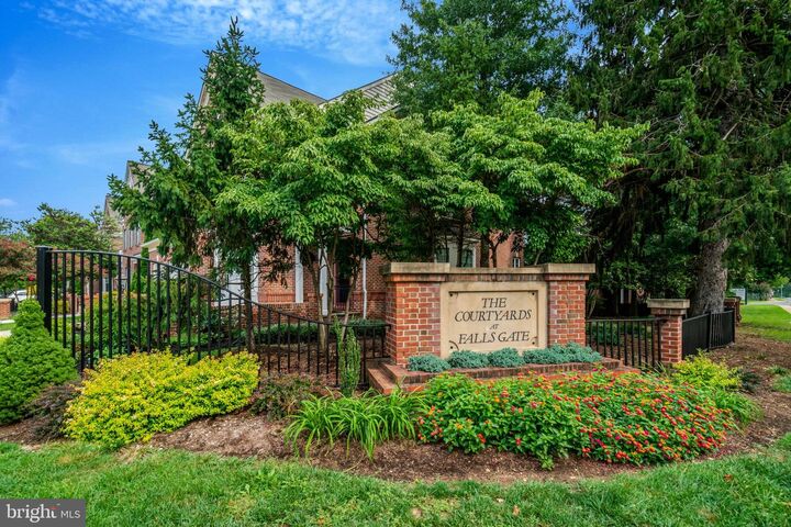 Property Photo: 5815 Falls Gate Court VA 22041