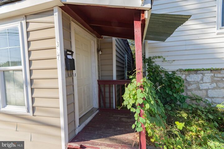 Property Photo:  327 E Burke Street  WV 25404 