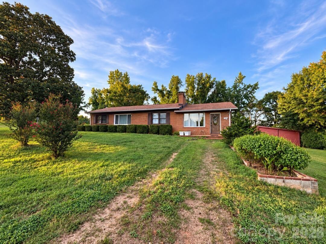 Property Photo:  193 Bevis Lane  NC 28677 