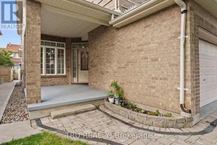 Property Photo:  27 Upminster Way  ON K2J 5H1 