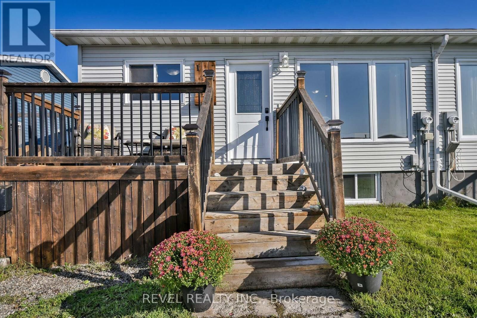 Property Photo:  122 Delia Avenue  ON P4P 1A1 
