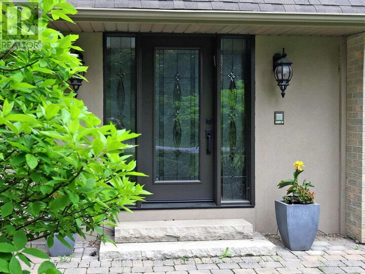 Property Photo:  544 Woodland Acres Crescent  ON L6A 1G2 