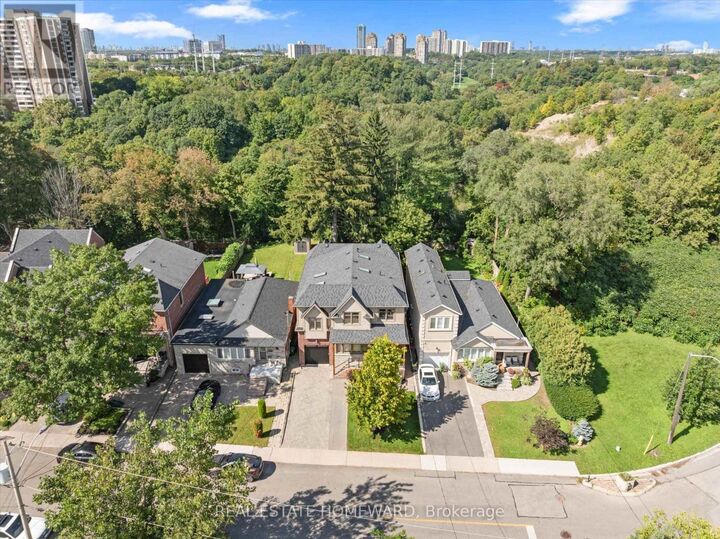 Property Photo:  101 Northdale Boulevard  ON M4B 1X1 