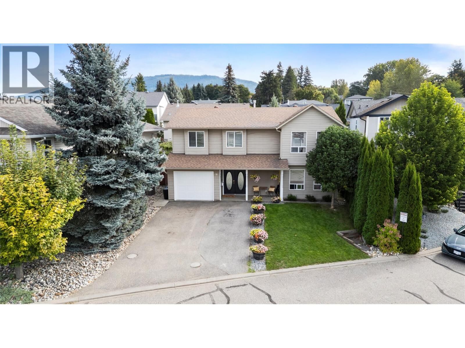 Property Photo:  801 20 Street Northeast 16  BC V1E 2R7 