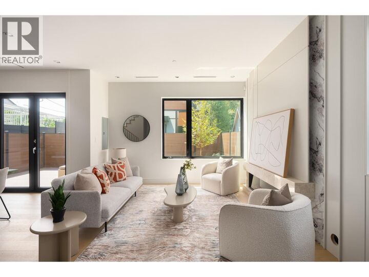 Property Photo:  1450 East 30th Avenue 2  BC V5N 3A2 