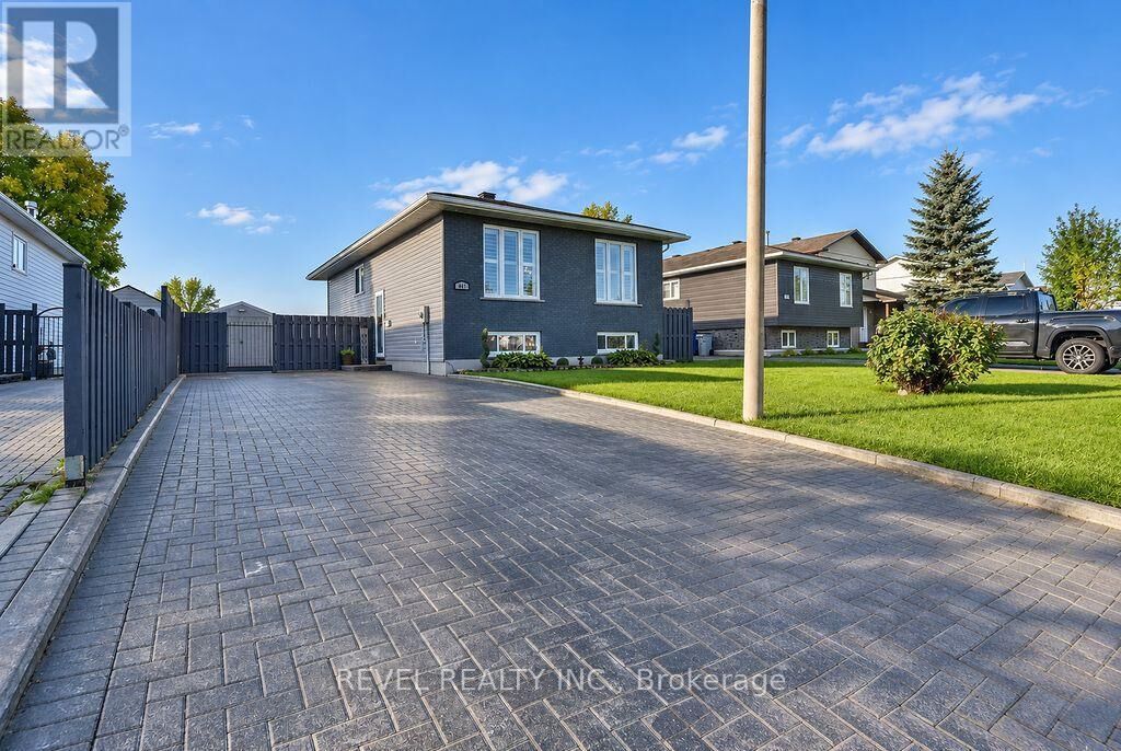 Property Photo:  441 Kellyann Drive  ON P4P 1G9 