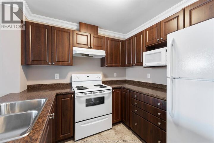 Property Photo:  2650 Sandwich West Parkway 301  ON N9H 0A7 