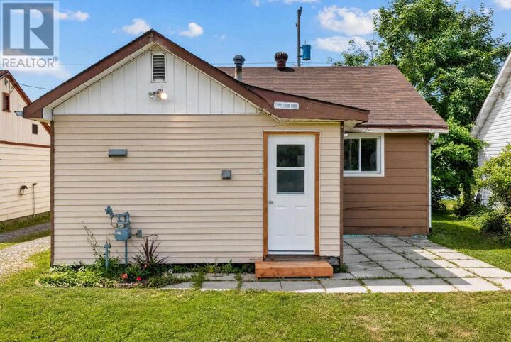 Property Photo:  702 Lennox Ave  ON P6C 3P8 