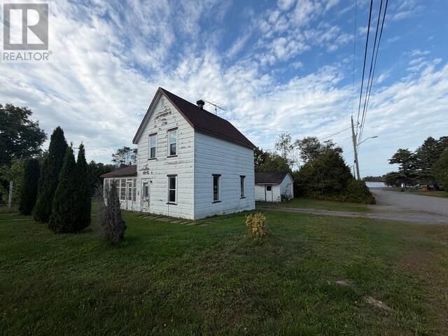 Property Photo:  62 Queen St  ON P0R 1L0 