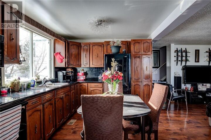 Property Photo:  435 Clinton Avenue  ON P3B 2S2 