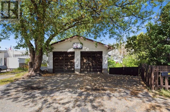 Property Photo:  435 Clinton Avenue  ON P3B 2S2 