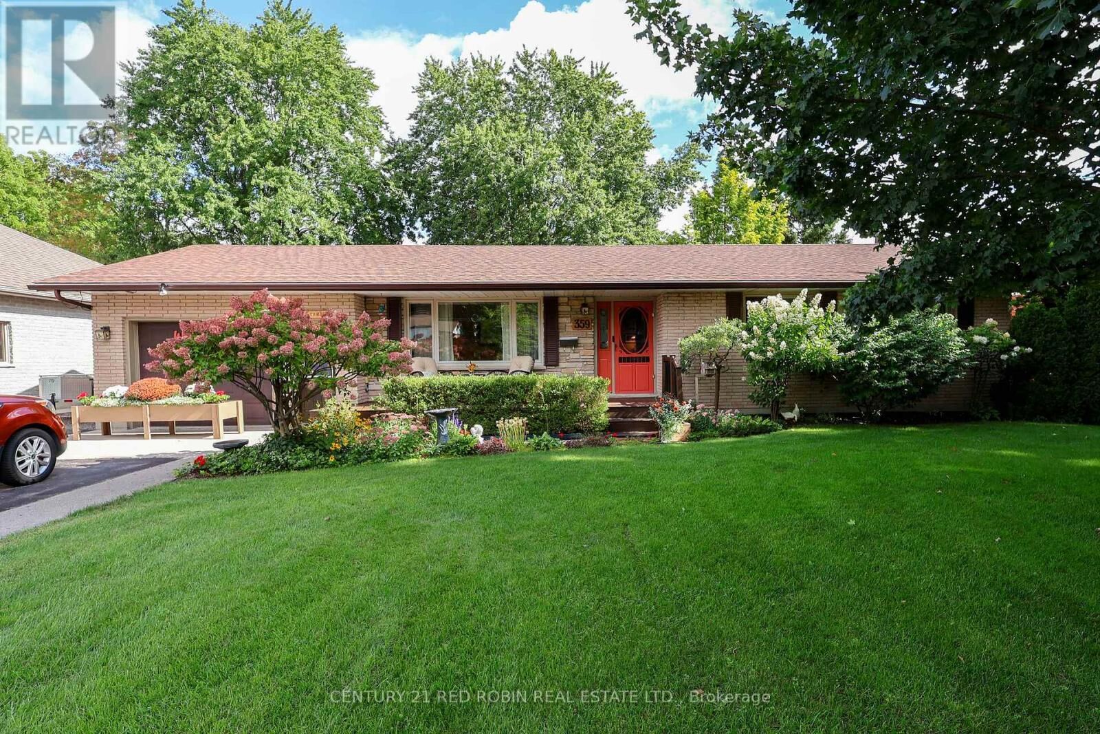 Property Photo: 359 Oak Avenue ON N7G 3A9