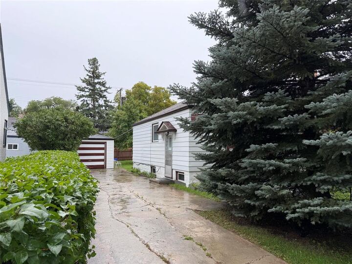 Property Photo: 496 Jefferson Avenue MB R2V 0N6