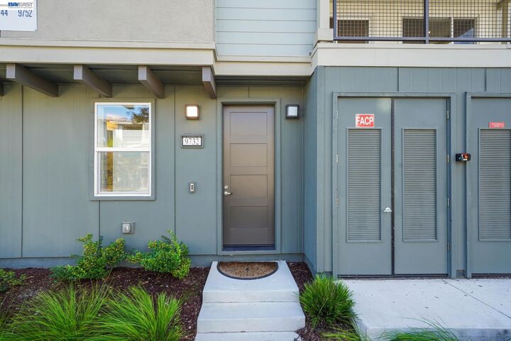 Property Photo:  9732 Seawind Way  CA 94560 