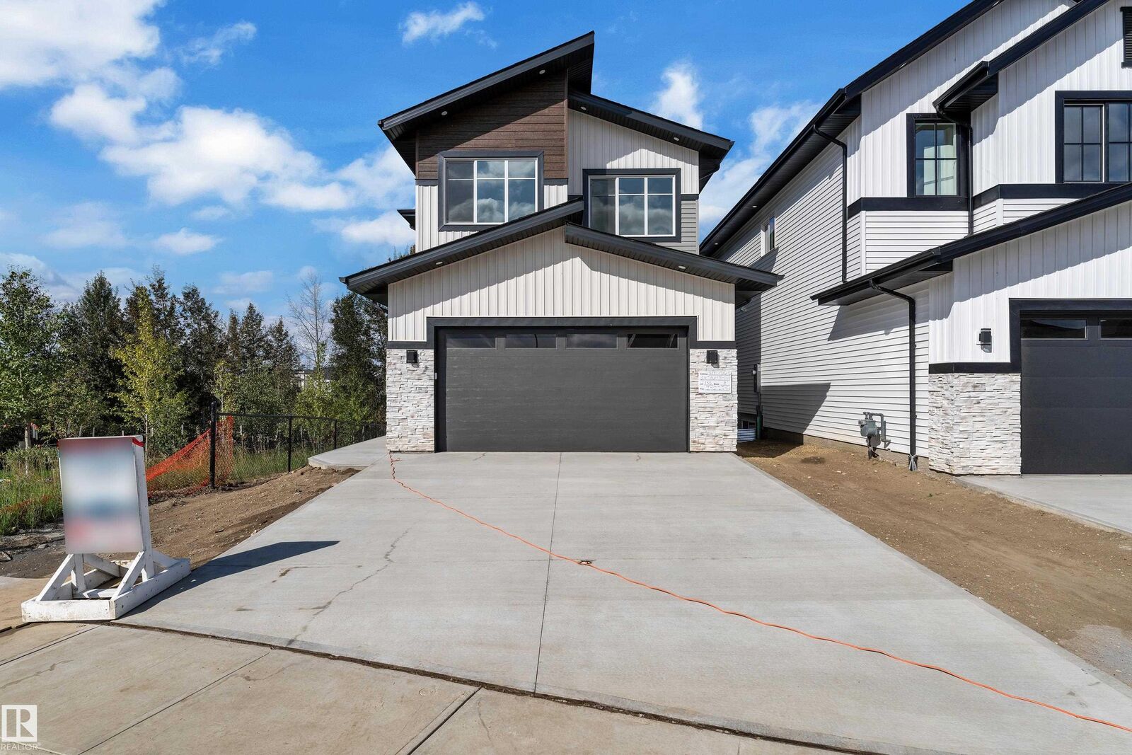 Property Photo:  3136 7 Avenue SW  AB T6X 3M4 