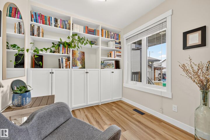 Property Photo:  12528 172 Avenue NW  AB T5X 0E6 