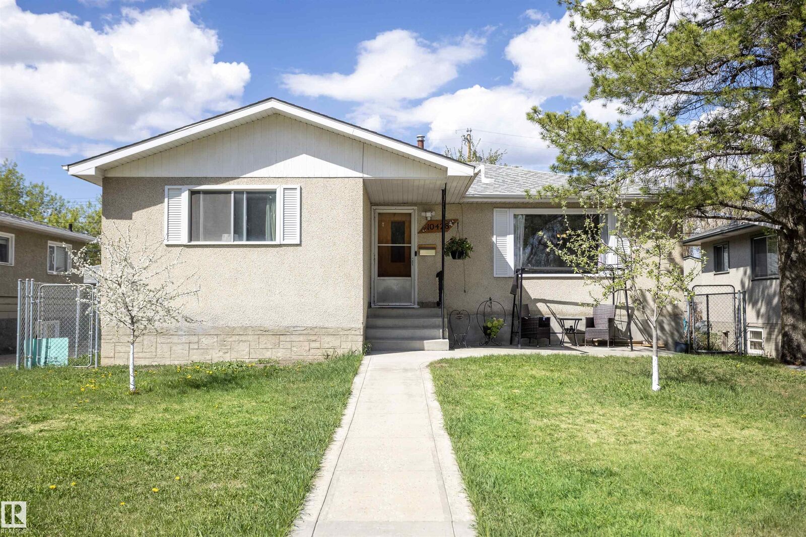 Property Photo:  10428 68 Avenue NW  AB T6H 2A9 