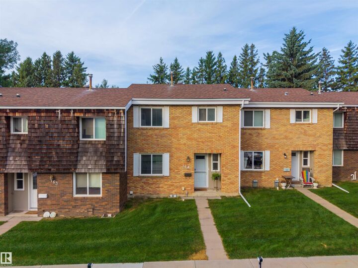 Property Photo:  164 Great Oaks  AB T8A 0V8 