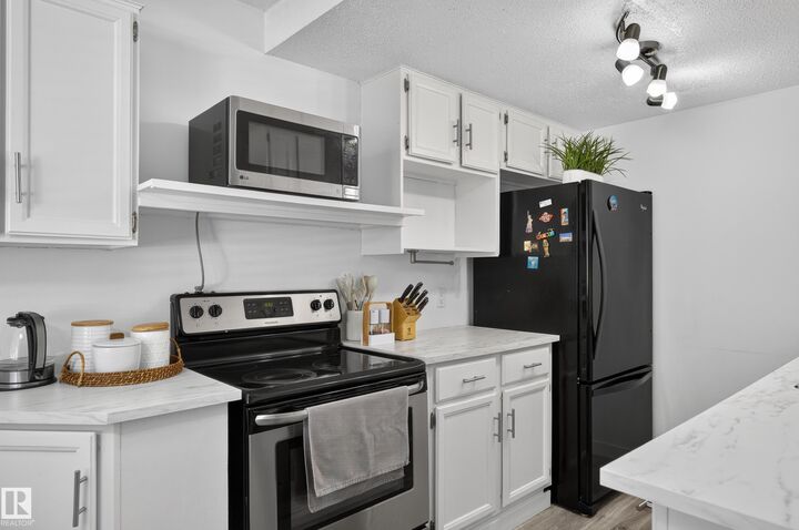 Property Photo:  130 Woodstock NW  AB T5T 0H6 