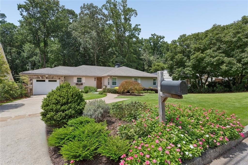 Property Photo: 2970 Rockingham Drive NW GA 30327