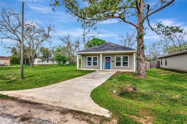 Property Photo:  2030 Rosalee Street  TX 77568 