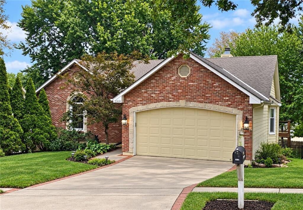 Property Photo:  2919 S Yuma Court  MO 64057 