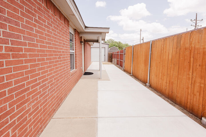 Property Photo: 614 Locust Street TX 79329