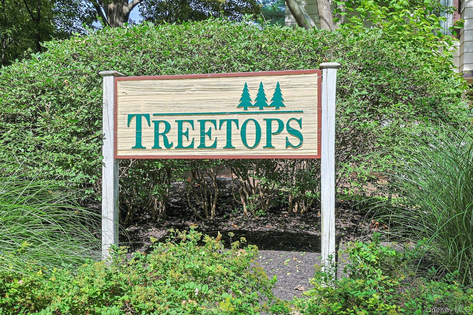 Property Photo:  279 Treetop Circle  NY 10954 