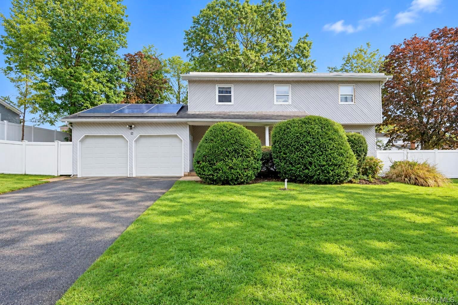 Property Photo:  38 Waterford Drive  NY 11798 