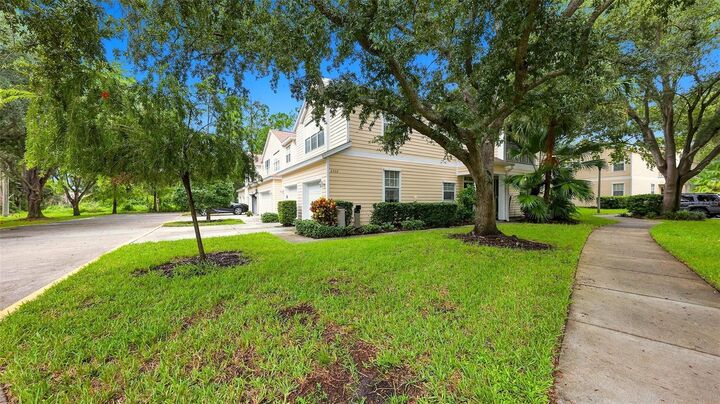 Property Photo: 6302 Rosefinch Court 102 FL 34202