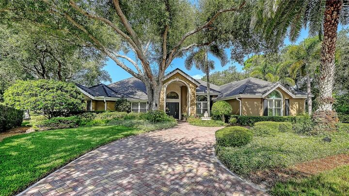 Property Photo: 662 Fernwalk Lane FL 34229