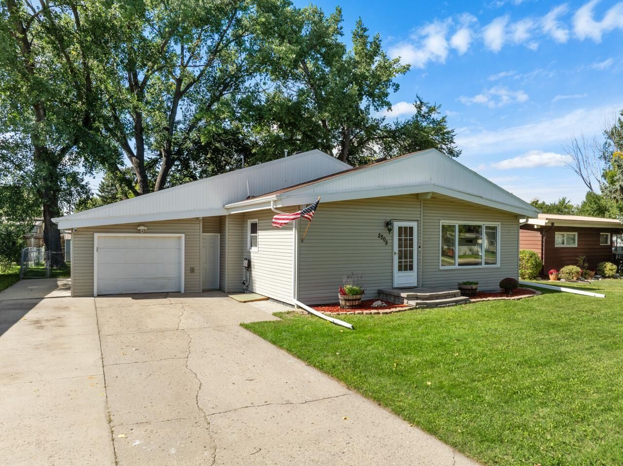 Property Photo: 2505 Skyline Dr NW ND 58703