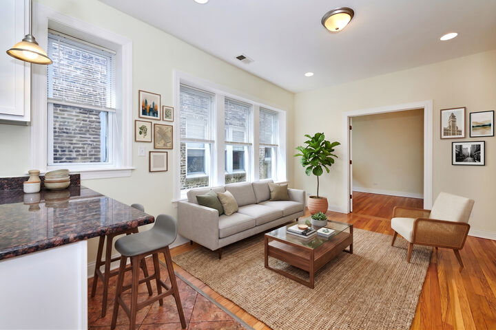 Property Photo: 7209 N Damen Avenue 3 IL 60626