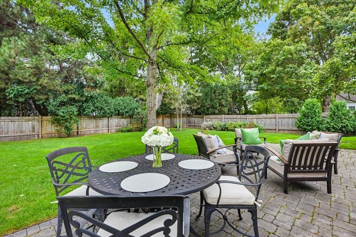 Property Photo:  