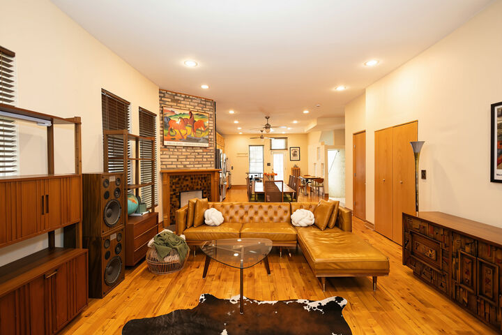 Property Photo:  4424 S University Avenue 1  IL 60653 