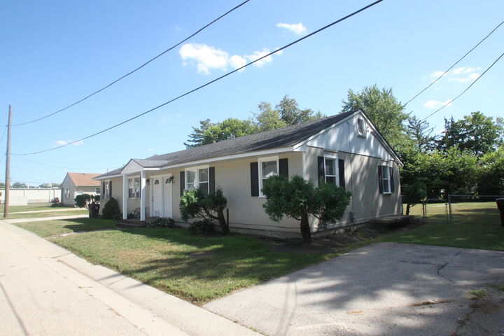 Property Photo: 1215 42nd Avenue IL 61109