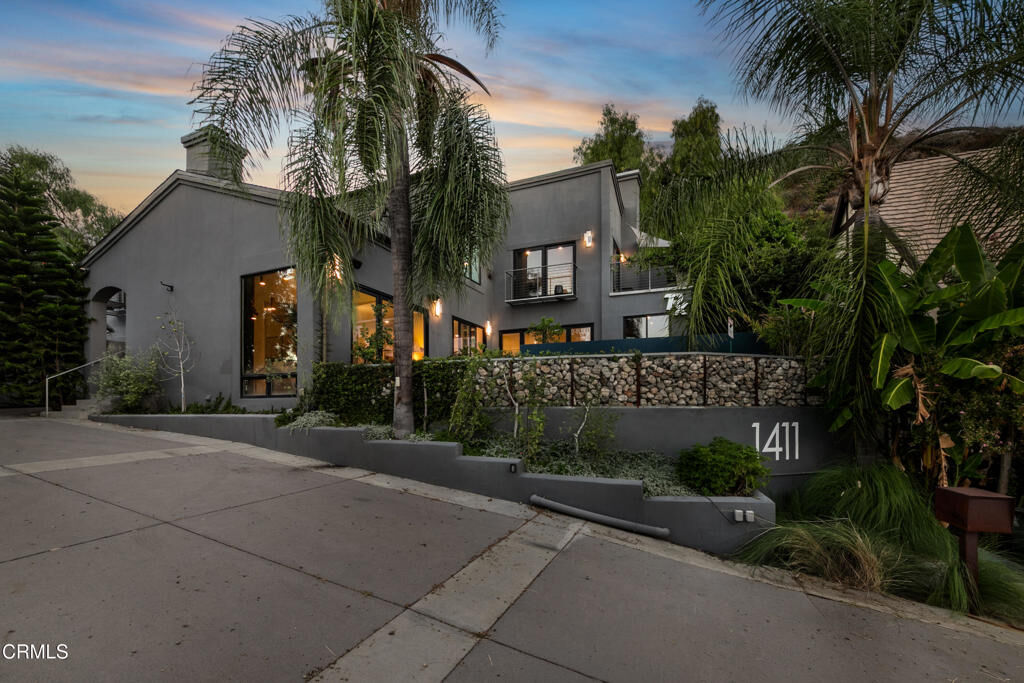 Property Photo:  1411 Edgehill Place  CA 91103 