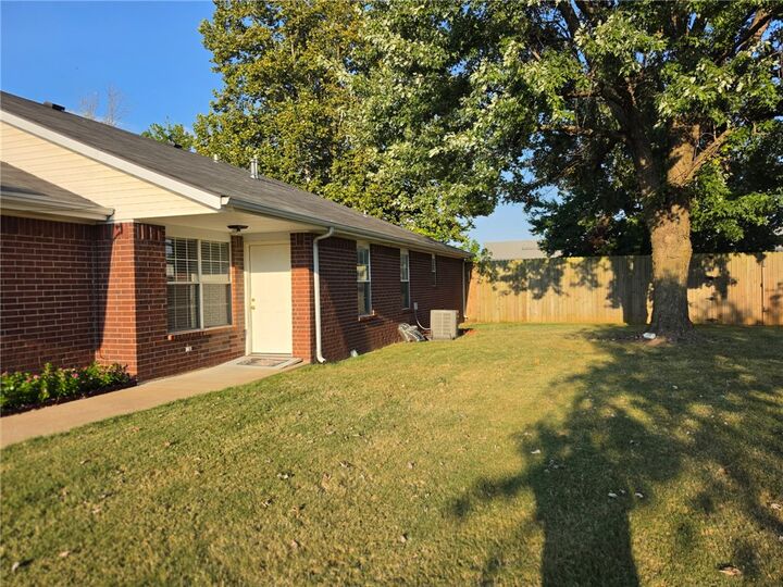 Property Photo: 809 Kinkade Place A AR 72745